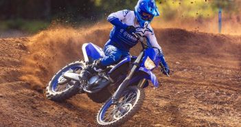 Leicht, schlank, schnell: Yamaha präsentiert neue WR450F (Foto: Yamaha Motor Europe N.V.)